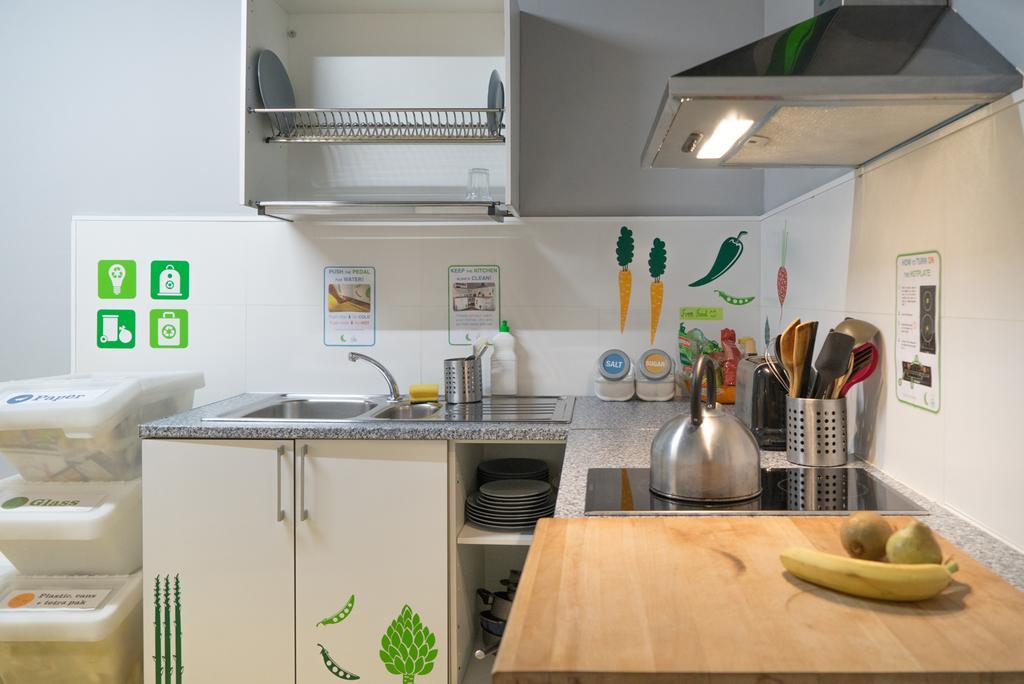 Sleep Green - Certified Eco Youth Hostel Barcelona Exterior photo