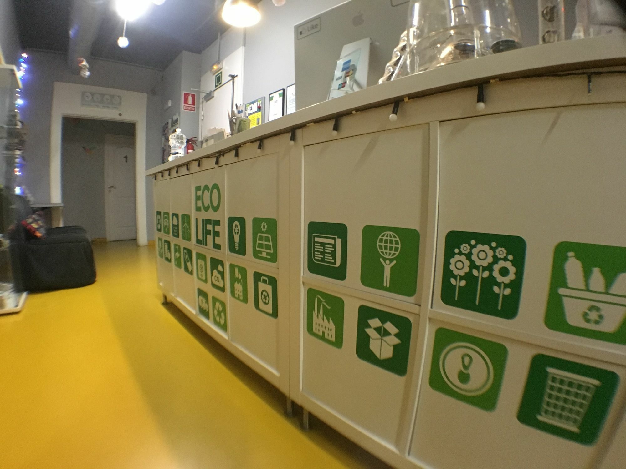 Sleep Green - Certified Eco Youth Hostel Barcelona Exterior photo
